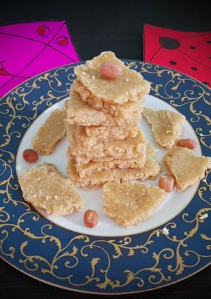 A picture of Crushed peanut chikki.