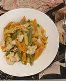Pasta con verduras y pechuga en salsa carbonara!!
