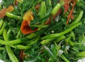 Hình của món Canh cải cúc nấu với cà chua và thịt băm 😙.