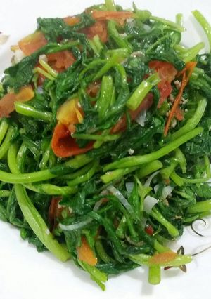 Hình của món Canh cải cúc nấu với cà chua và thịt băm 😙.