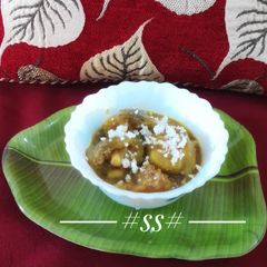 A picture of Coconut with Pointed gourd Curry.