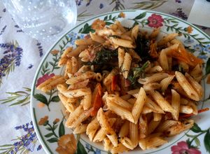 Foto di Mini penne rigate con pomodorini e finocchietto selvatico