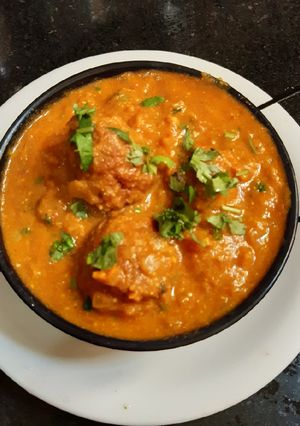 A picture of Lauki kofta curry.