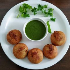 A picture of Aloo ki litti.