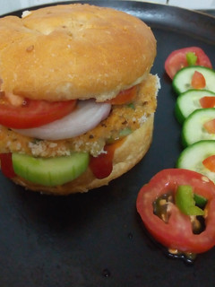 बर्गर (Burger recipe in Hindi) रेसिपी मुख्य फोटो