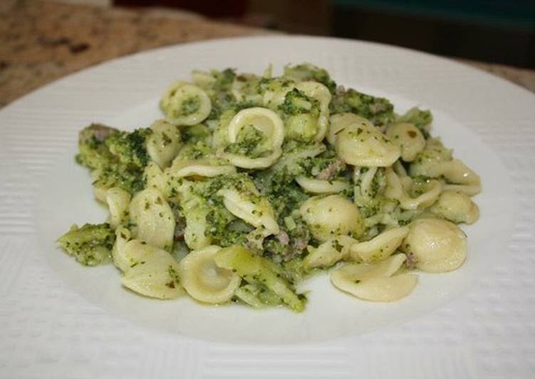 Orecchiette broccoli e salsiccia