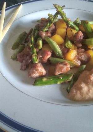 Una foto de Cerdo en salsa Satay