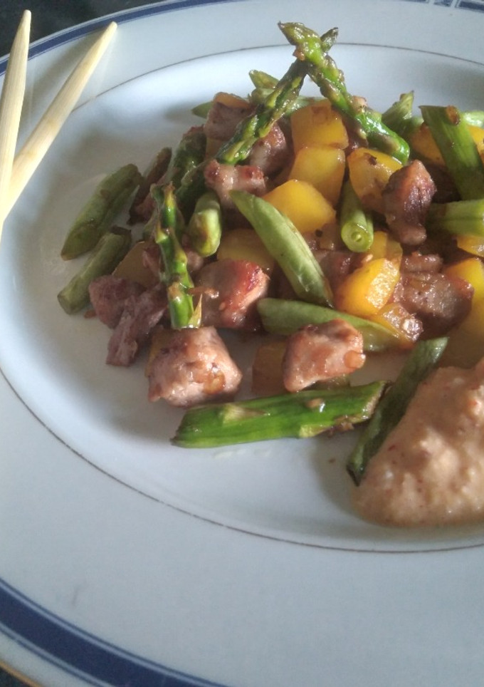 Una foto de Cerdo en salsa Satay