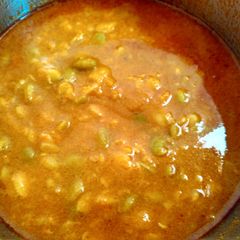 A picture of Avarekai sambar.