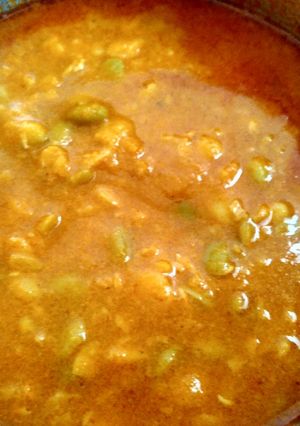 A picture of Avarekai sambar.