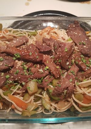 صورة لوصفة نودلز اللحم بترياكي صوص