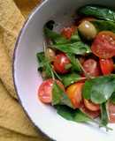 Ensalada de Tomatitos Cherry con Rúcula y Aceitunas Sevillanas