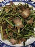 “ผัดผักกระเฉดหมูกรอบ”