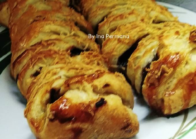 Langkah Mudah untuk Menyiapkan Strudel pisang coklat keju yang Sempurna