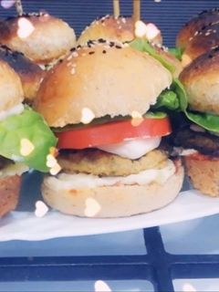 صورة لوصفة همبرغر صحي وبنين 🍔🍔💕