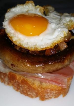 Una foto de Champis rellenos con txapela