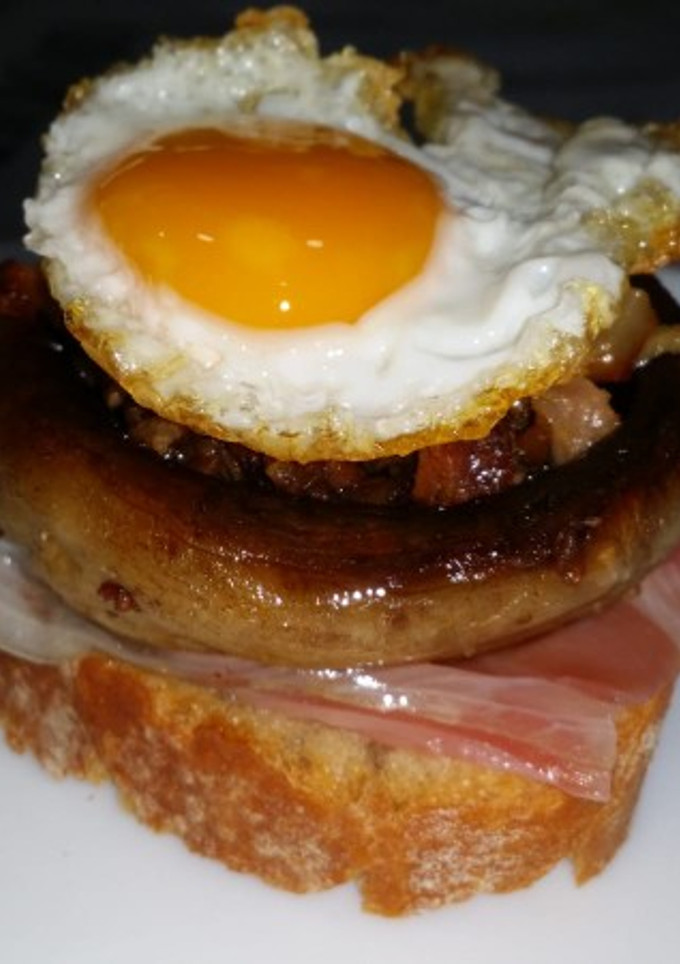 Una foto de Champis rellenos con txapela