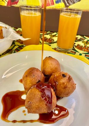 Une photo de Beignets au yaourt et raisins secs