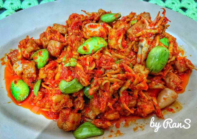 Sambal goreng pete cumi ikan teri campur tempe