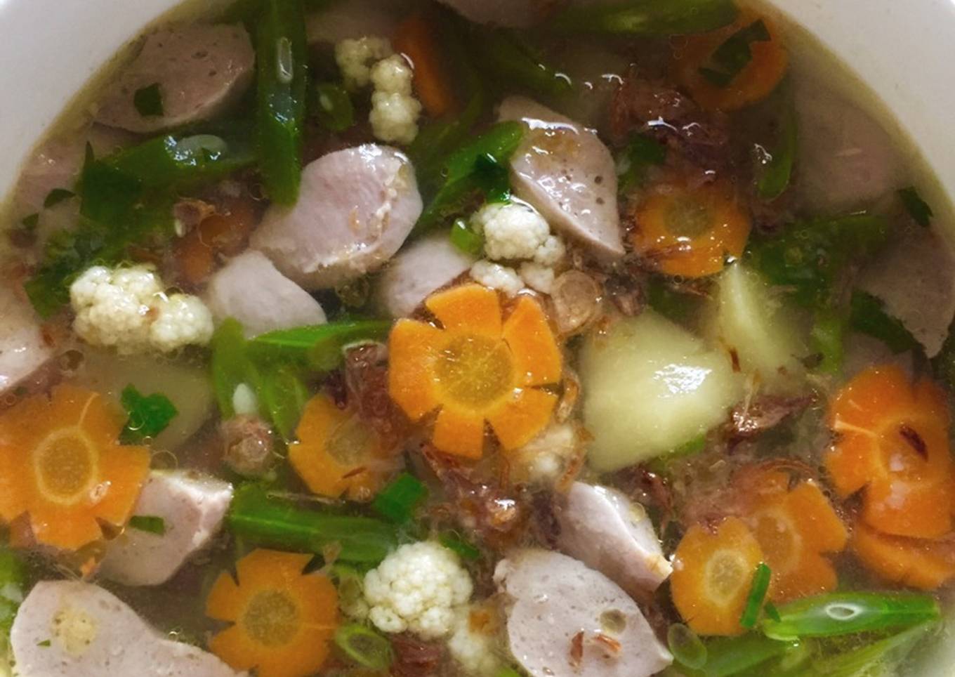 Sup sayur dengan bakso
