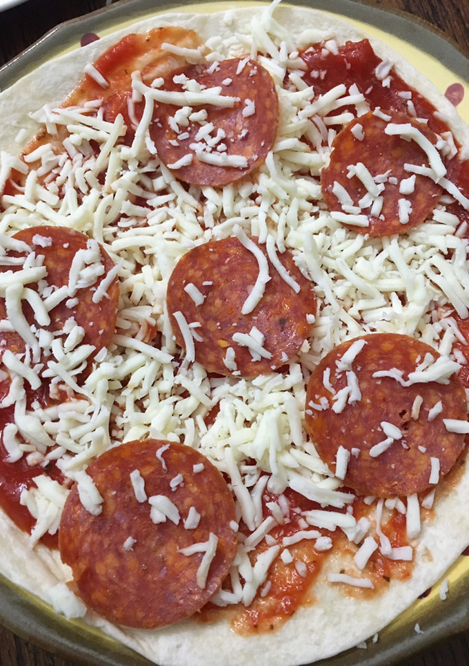A picture of Pizza Lunchable.