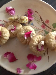 ઘારી(Ghari Recipe in Gujarati) રેસીપી મુખ્ય ફોટો