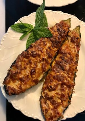Una foto de Berenjenas Papoutsakia (zapatitos) 🍆rellenas de carne