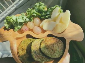 Hình của món Pancake cải Kale yến mạch - BLW.