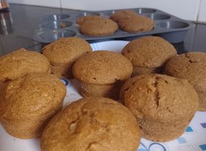 Una foto de Cupcakes o muffins integrales con pera 🍐🍐