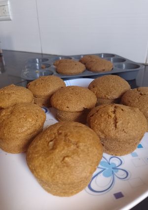 Una foto de Cupcakes o muffins integrales con pera 🍐🍐