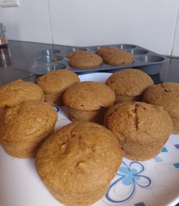 Una foto de Cupcakes o muffins integrales con pera 🍐🍐