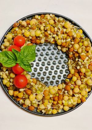 A picture of Salad Wreath.
