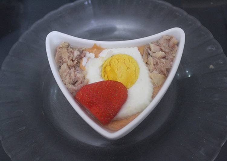 Salmorejo de fresas con atún