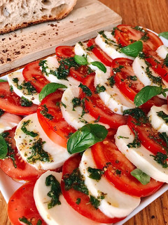 Hình của món 💚 Salad Caprese (Phô Mai Mozzarella Tươi & Cà Chua).