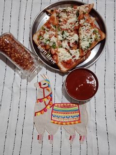 ब्रेड पिज़्ज़ा (bread pizza recipe in Hindi) रेसिपी मुख्य फोटो