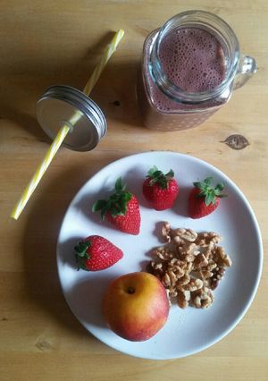 Foto principal de Batido de chocolate y fresa vegano