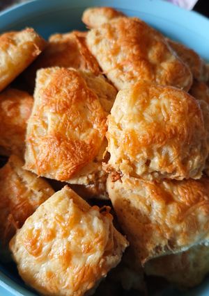 Gluténmentes (sajtos és tepertős) pogácsa recept fotója