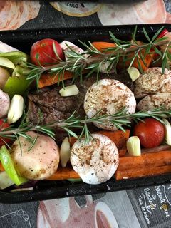 Marha nyak vörösboros zöldségekkel álá Moby recept fotója