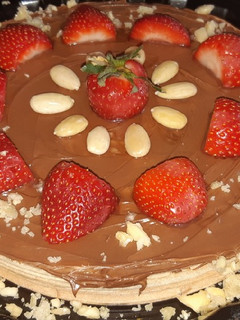 Una foto de Tarta de nocilla y fresas