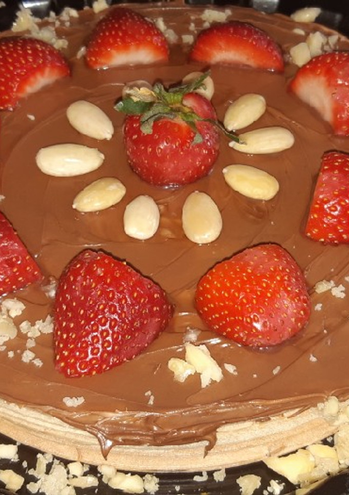 Una foto de Tarta de nocilla y fresas