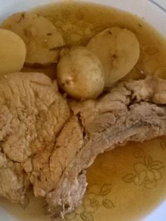 Una foto de Chuletas de cerdo en salsa de cerveza obscura (Olla de cocción lenta-SlowCooker)