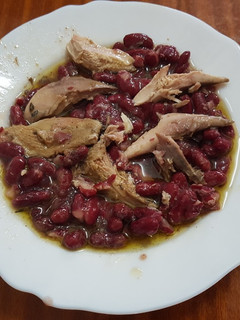 Una foto de 🇪🇸 Judías pintas con perdiz en escabeche 🇪🇸