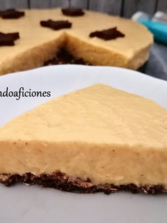 Una foto de Cheesecake fría de mango y coco saludable