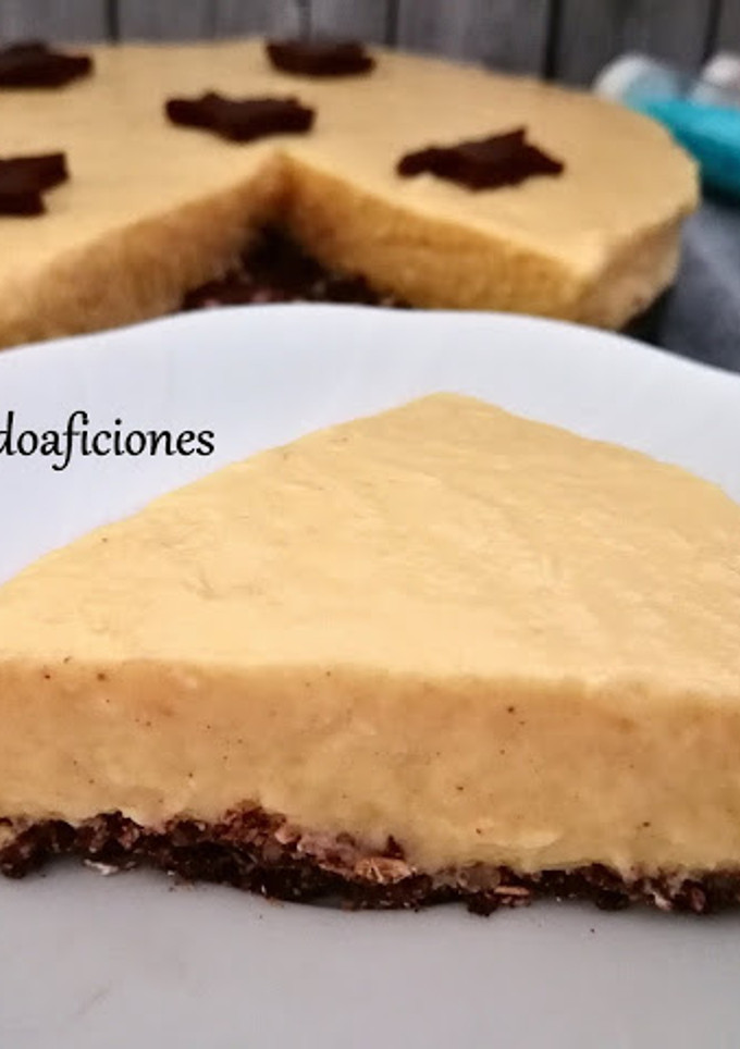 Una foto de Cheesecake fría de mango y coco saludable