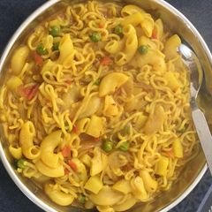 A picture of Maggi with macroni.