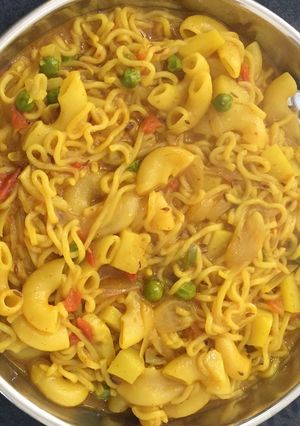 A picture of Maggi with macroni.