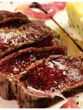 Tagliata di puledro, patate all'erba cipollina, olive taggiasche e pomodorini confit