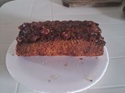 Una foto de budín con cerezas