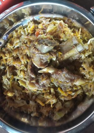 A picture of Veg stir fry with lamb.