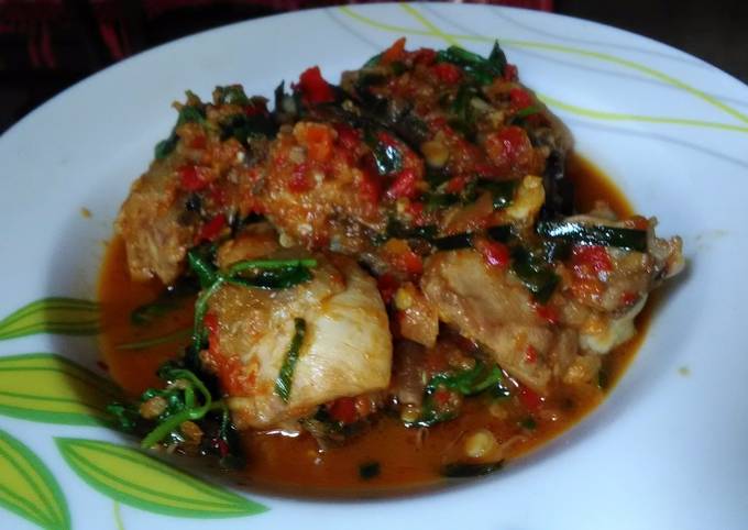 Resep Ayam rica rica daun kemangi oleh TiyaSurnia - Cookpad